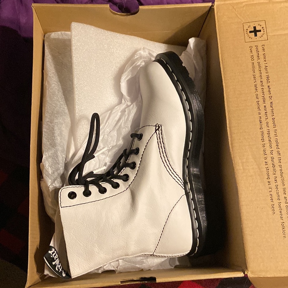 New Dr. Martens 1460 Pascal Virginia Boots Size 7 - Picture 4 of 5